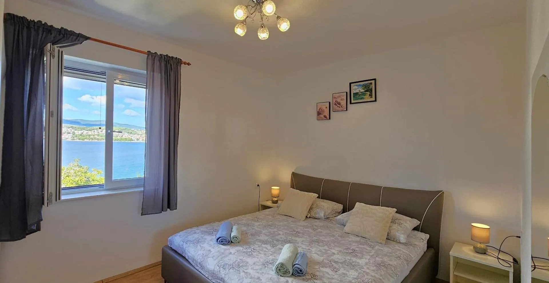 Spacious Villa Lush Garden Private Access To Beach Trogir