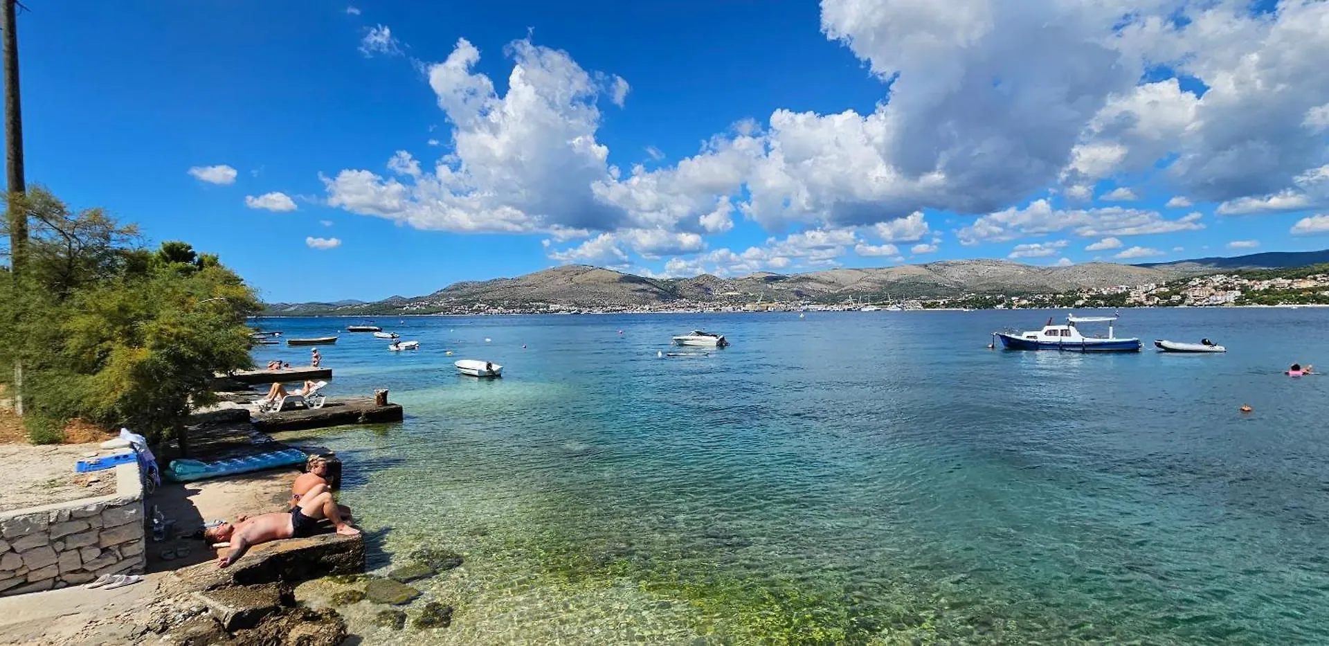 Spacious Villa Lush Garden Private Access To Beach Trogir