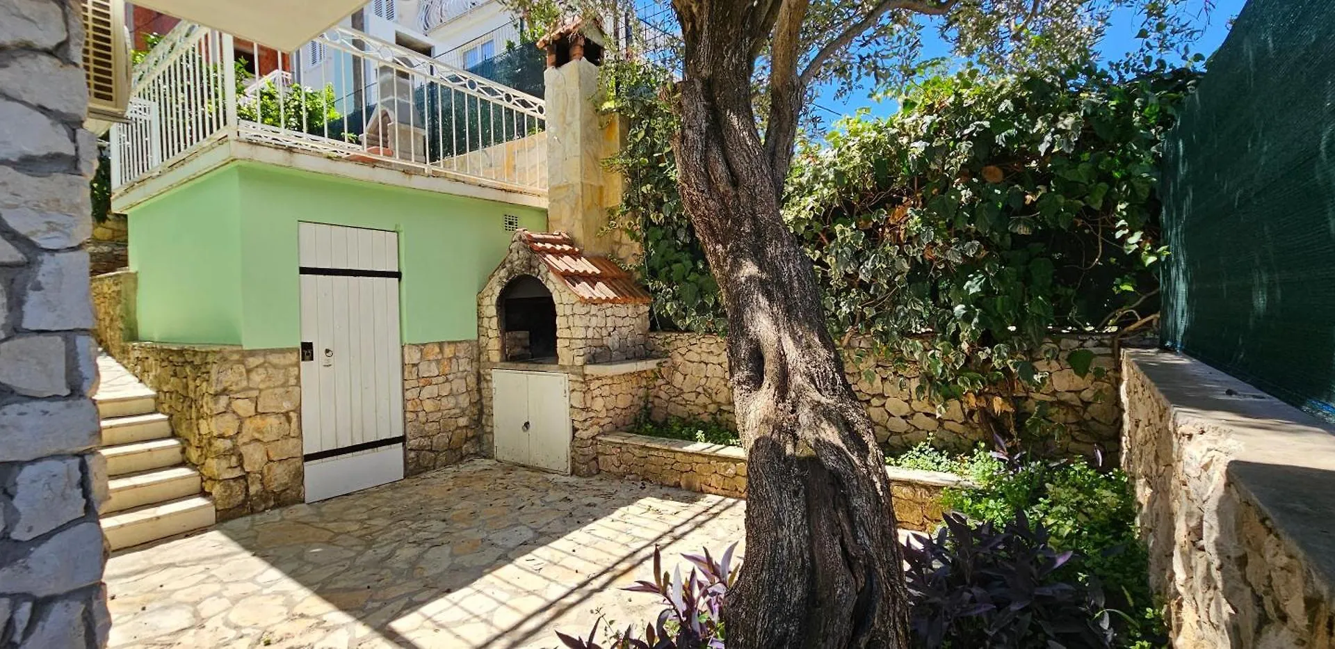 Spacious Villa Lush Garden Private Access To Beach Trogir 0*,