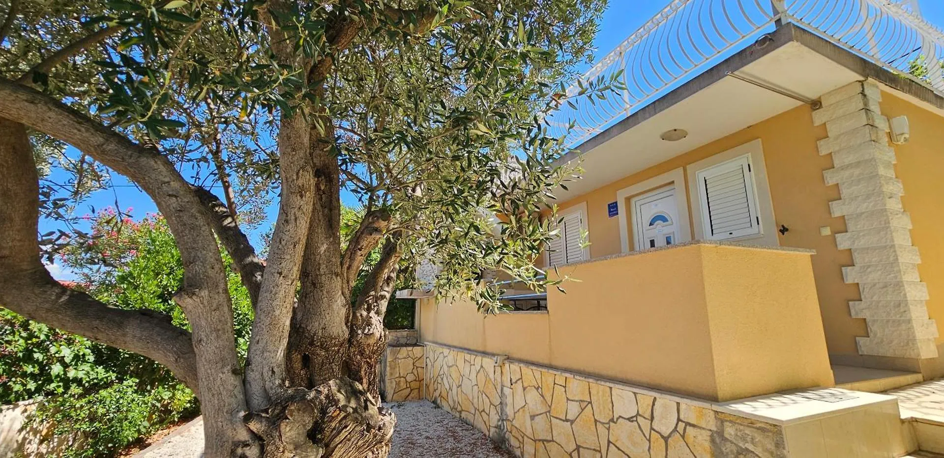 Holiday home Spacious Villa Lush Garden Private Access To Beach Trogir